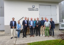 Gruppenfoto vor dem Leopold Figl Obervatorium.