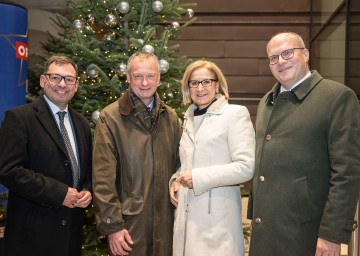 (v.l.) ORF Landesdirektor Robert Ziegler, der Grafenegger Bürgermeister Manfred Denk, Landeshauptfrau Johanna Mikl-Leitner und der Kremser Bezirkshauptmann Günter Stöger beim Advent Grafenegg 2022.