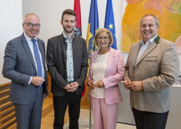 Im Bild von links nach rechts: LH-Stellvertreter Stephan Pernkopf, NÖ Jagdverband-Geschäftsführer Leopold Obermair, Landeshauptfrau Johanna Mikl-Leitner und Landesjägermeister Josef Pröll