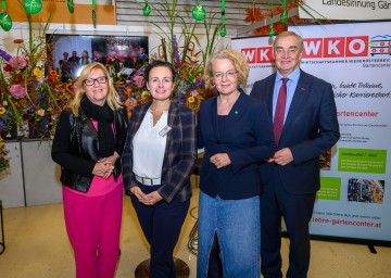 Bei der Eröffnung der Messe „Schule & Beruf“: AMS Niederösterreich-Landesgeschäftsführerin Sandra Kern, Messe Wieselburg-Geschäftsführerin Marion Heim, Bildungslandesrätin Christiane Teschl-Hofmeister und Wirtschaftskammer Niederösterreich-Vizepräsident Christian Moser.