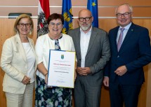 Landeshauptfrau Johanna Mikl-Leitner mit Michaela Hinterholzer und Christoph Gleirscher vom Hilfswerk Niederösterreich, LH-Stellvertreter Stephan Pernkopf (v.l.n.r.) 