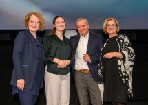 Bildungslandesrätin Christiane Teschl-Hofmeister, Bundesschulsprecherin Mira Langhammer, Keynote-Speaker Manfred Spitzer und Landeshauptfrau Johanna Mikl-Leitner.