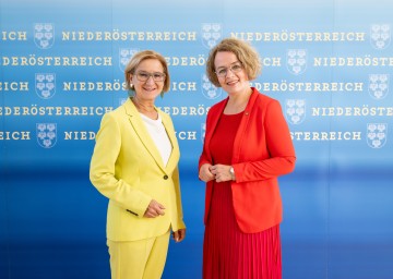 Landeshauptfrau Johanna Mikl-Leitner und Landesrätin Christiane Teschl-Hofmeister.