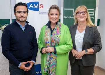 Im Bild von links nach rechts:  PSZ-Therapeut Güzel Samed, Landesrätin Susanne Rosenkranz und AMS NÖ-Landesgeschäftsführerin Sandra Kern