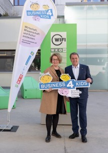 Wirtschaftskammer NÖ Präsident Wolfgang Ecker und Landesrätin Christiane Teschl-Hofmeister freuen sich auf das Ferienprogramm „Business4Kids“.