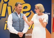 Franz Posch sei wichtiger Botschafter für die Volkskultur sagte Landeshauptfrau Johanna Mikl-Leitner bei der Programmpräsentation für „Mei liabste Weis“.