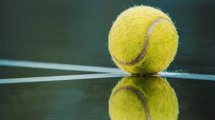 Foto eines Tennisballes