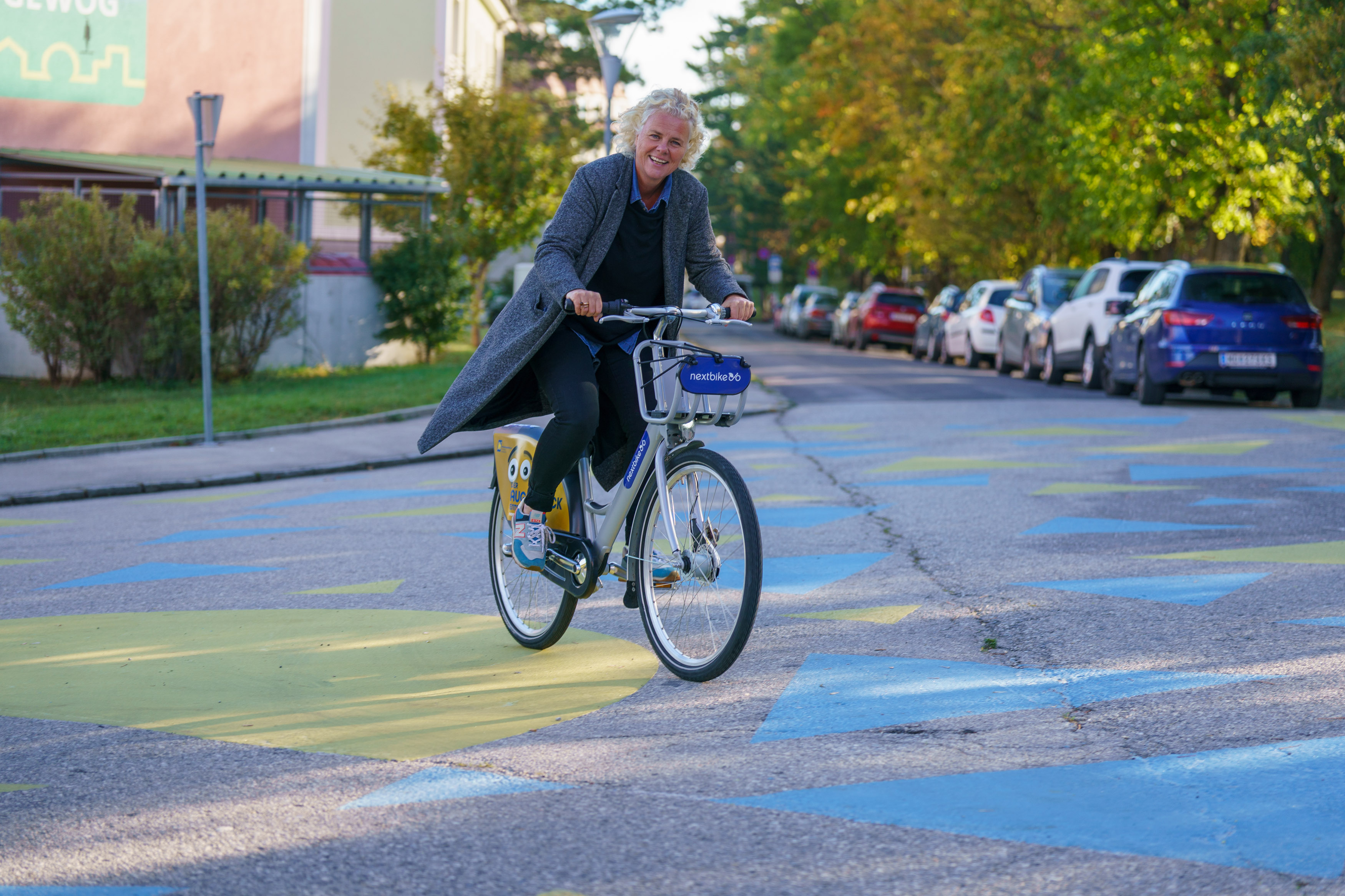 Frau auf Fahrrad